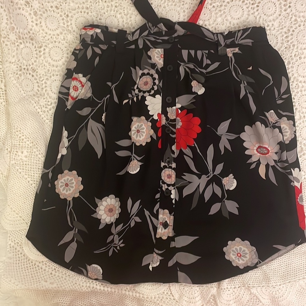 Loft skirt black,red, floral.  Fully lined sits above the knee or higher Size XS